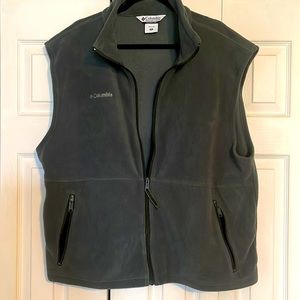 Columbia Fleece Vest New without tags.  Dark Green. XL